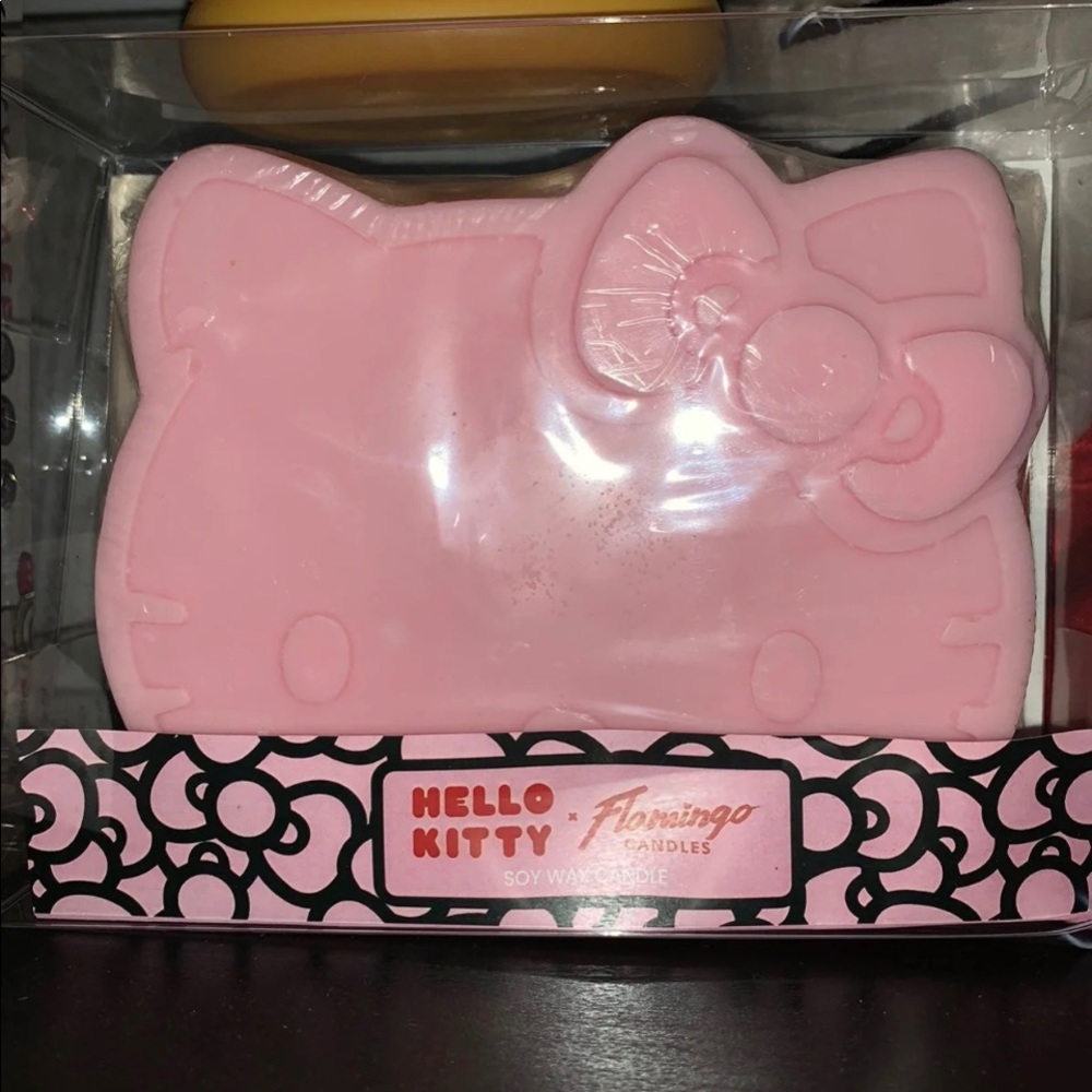 Hello kitty candle